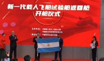 Una bandera argentina viajó al espacio exterior por primera vez en la historia