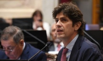 Martín Lousteau cuestionó el superávit de Milei: "Te pasó el déficit a vos"
