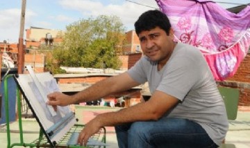 Vivía en una casa muy precaria, estudió y es el primer vecino del Barrio 31 que se recibió de arquitecto: "No quiero ser el único"