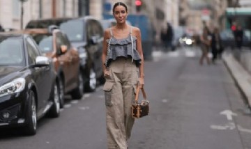 Pantalones cargo: los colores de la tendencia de esta temporada para hombre y mujer