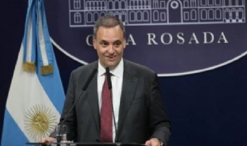Javier Milei ascendió a Manuel Adorni al rango de Secretario de Estado