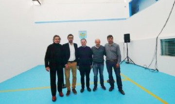 Gray participó de la reinauguración de la cancha de pelota paleta del Club Social y Deportivo