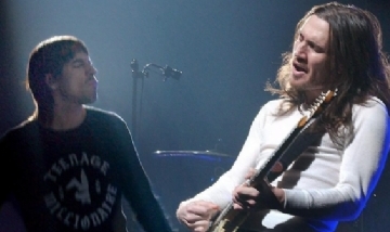 John Frusciante regresa a los Red Hot Chili Peppers