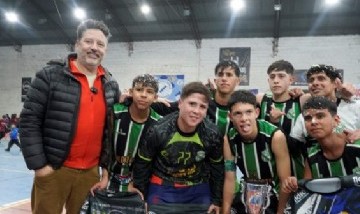 El Municipio de Merlo acompañó la final de la Liga AFO con entrega de kits deportivos