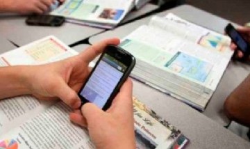 Neuquén aprueba una ley que regula el uso de celulares en las aulas