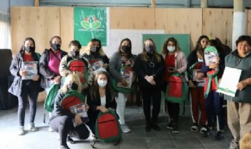 El Municipio entregó mobiliario y kits escolares a sedes del Plan FinEs de Esteban Echeverría