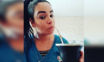 Laura arrancando el día con unos mates en Porto Alegre, Brasil.