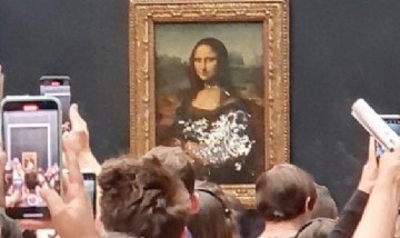 Ataque a la Gioconda: el Louvre denunció al hombre que lanzó el tortazo