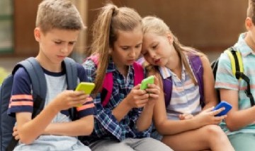 Por la salud mental, Alemania analiza prohibir redes sociales a chicos