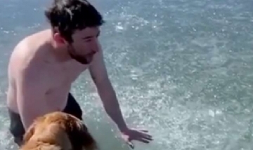 Tiktoker casi muere al filmar un reto de nado bajo una superficie congelada