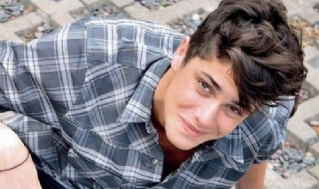 Pura genética: el hermano de Tini Stoessel apareció en las redes sin nada de ropa y causó furor