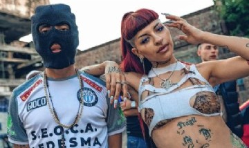 Jugada e irreconocible: Mirá el nuevo cambio de look de la trapera Cazzu