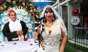 "Él sí es fiel": ex congresista peruana se casó con su perrito para celebrar el día de San Valentín