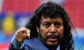 René Higuita pidió opciones para cumplir su osada apuesta por la eliminación de Colombia: ola de memes con sus posibles nuevos peinados