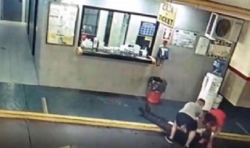 Golpeó y dejó inconsciente a un playero de un estacionamiento porque encontró el auto rayado