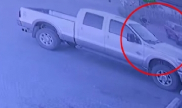 Le robaron la camioneta mientras estaba asaltando una tienda