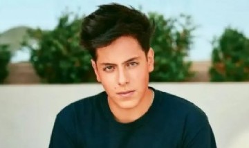 Máximo Menem Bolocco disfruta de los deportes acuáticos en el Mediterráneo