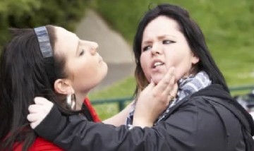 La Luchona vs La Cucaracha: "se citaron" para pelearse en la calle y terminó interviniendo la policía