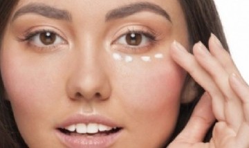 Como una experta: La mejor manera de aplicar el contorno de ojos para maximizar su efecto