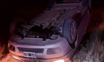 Un joven que manejaba borracho con 14 amigos a bordo del auto volcó en Bahía Blanca