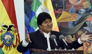 Evo Morales contrató el avión lanza agua más grande del mundo