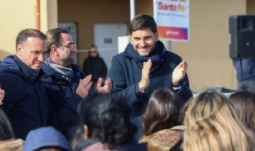 Pullaro entregó viviendas y escrituras en localidades del departamento San Martín