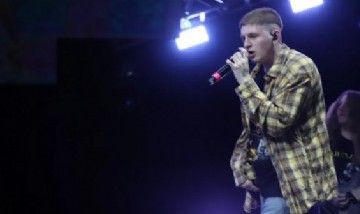 Video: Dillom cantó "Una vela" en un espectacular homenaje al Pity Álvarez