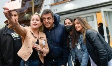 Massa y Galmarini debatieron de economía, educación y género con jóvenes en San Fernando