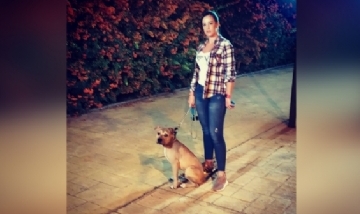 María y Chulo paseando por Valencia, España.