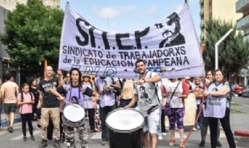 Docentes pampeanos pidieron extender la prohibición del celular al nivel secundario