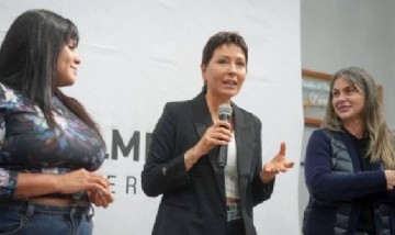 Mayra Mendoza y Eva Mieri entregaron 200 protectores auditivos para escuelas e instituciones de Quilmes
