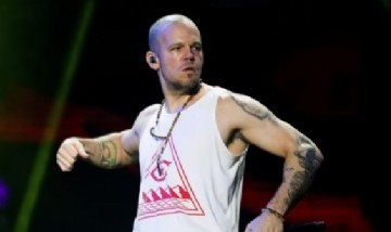 "Ron en el piso": Residente regresa a la música luego de posponerla por ataques en Palestina