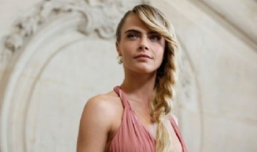 La modelo y actriz Cara Delevingne afirmó que se percibe como pansexual