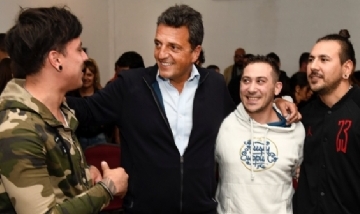 Massa y los jóvenes.