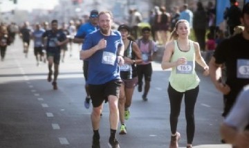 Más de 10 mil vecinos participaron de la carrera solidaria por el aniversario de la ciudad