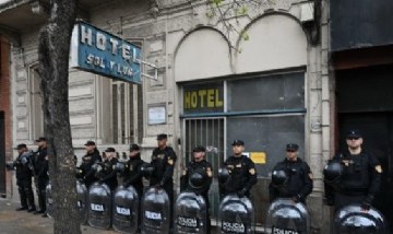 CABA recuperó un hotel usurpado en Constitución que funcionaba como prostíbulo y búnker de drogas
