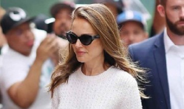 Si sos una persona bajita, amarás este estilo de jeans... ¡Lo dice Natalie Portman!