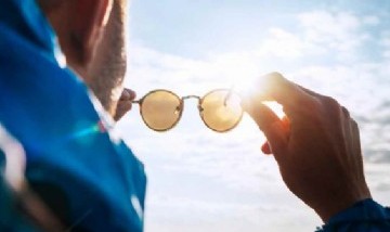 Cómo el sol afecta a los ojos y la importancia de proteger la vista incluso en días nublados