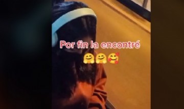 Se enamoró de una chica que se quedó dormida en su hombro y el destino los volvió a unir