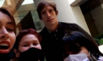 Esperaban a Metallica y Gorillaz pero encontraron a Iván de Pineda y el video se hizo viral