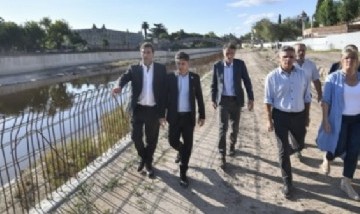 Axel Kicillof recorrió los avances de las obras en el Río Luján