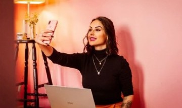 En Francia aprobaron una ley para regular la actividad de los influencers en redes sociales