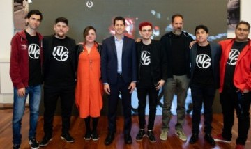 Wado de Pedro acompañó el lanzamiento de un videojuego desarrollado por jóvenes argentinos