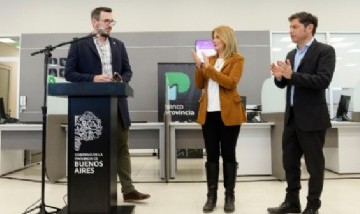Axel Kicillof y Juan Cuattromo presentaron beneficios con Cuenta DNI y tarjetas de crédito