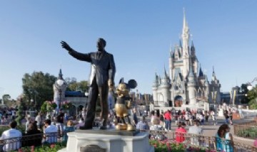 Detuvieron a un hombre que se metió a una isla de Disney para intentar pasar allí la cuarentena