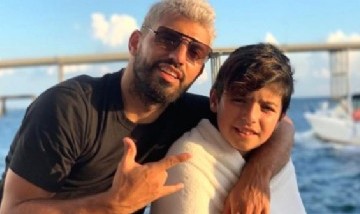 El Kun Agüero y el incómodo momento que vivió con su hijo Benjamín durante un vivo