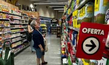 Almaceneros advierten que las familias llegan sin plata al día 20 y compran solo lo indispensable