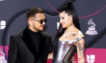Cazzu compartió su primera foto junto a Christian Nodal mostrando su embarazo