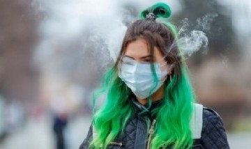 Alerta COVID-19: Los riesgos de usar vapeadores y cigarrillos electrónicos durante la pandemia