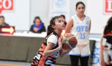 Paulina Ojeda, la nena de 11 años que anotó 93 puntos en 20 minutos de un partido de básquet